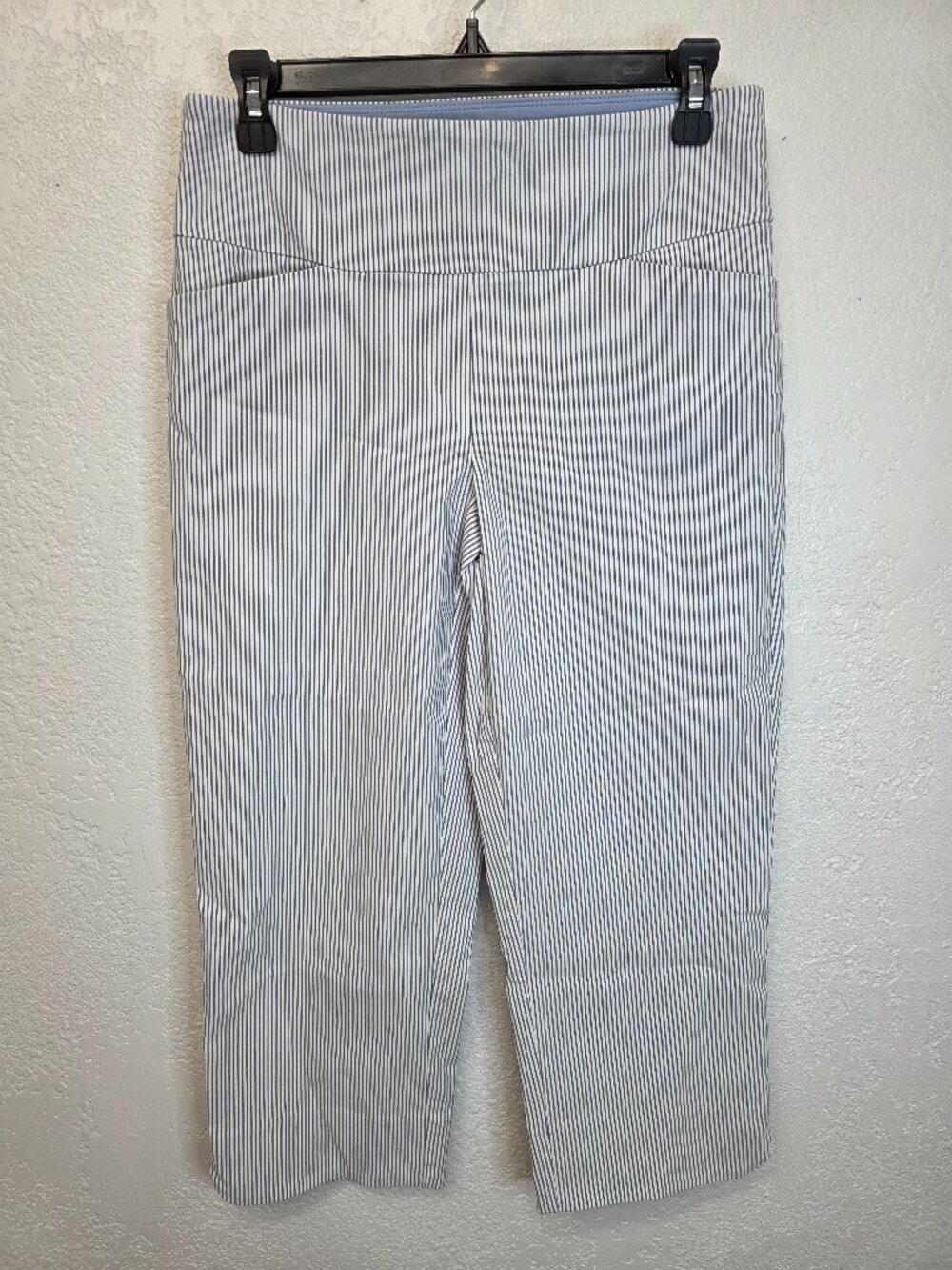 S.C. & Co. Blue White Stripe Capri Pants – Size 6 – Stretch‎ Seersucker Cropped